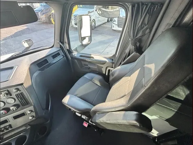 2023 Freightliner Cascadia 126