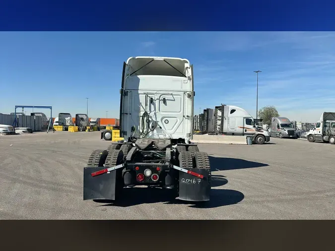 2021 Freightliner Cascadia 126