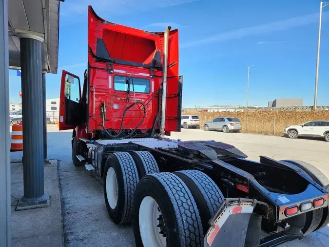 2019 VOLVO VNR64T300