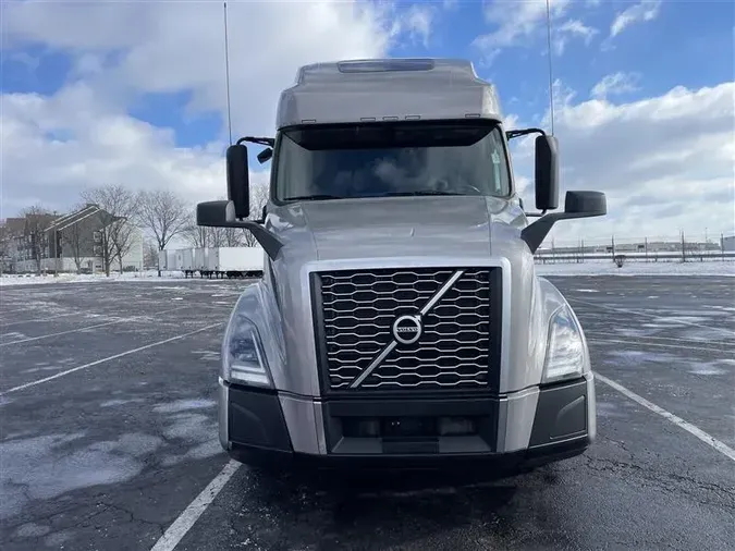 2021 VOLVO VNL64T760