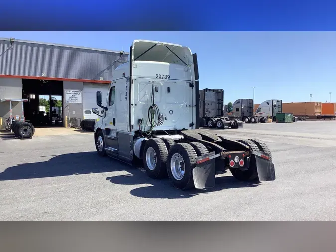 2021 Freightliner Cascadia 126