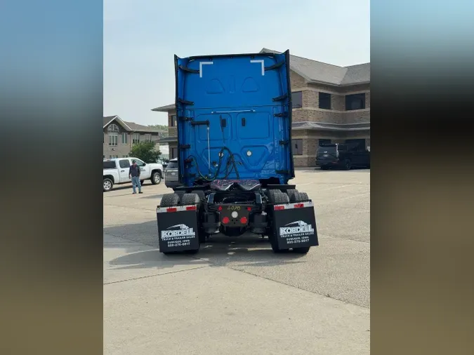 2022 FREIGHTLINER Cascadia 126