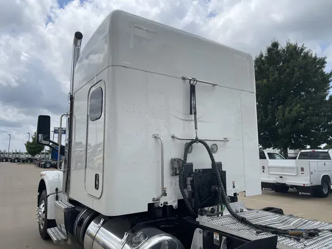 2020 Peterbilt 567