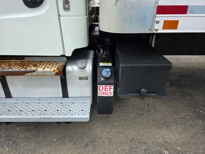 2018 FREIGHTLINER M2 106