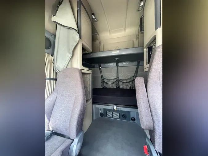 2019 FREIGHTLINER/MERCEDES CASCADIA 125