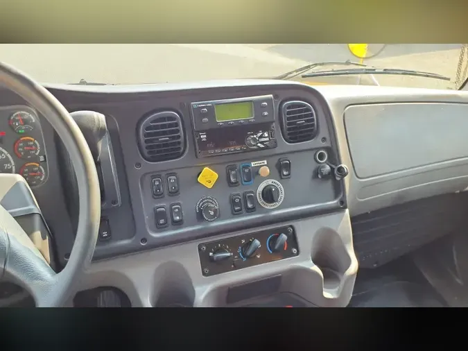 2021 FREIGHTLINER/MERCEDES M2 106