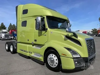 2023 VOLVO VNL64T760