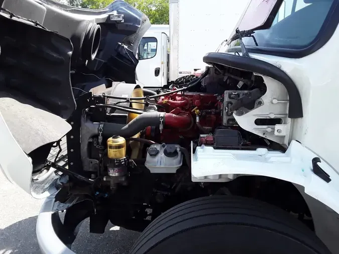 2018 FREIGHTLINER M2 106