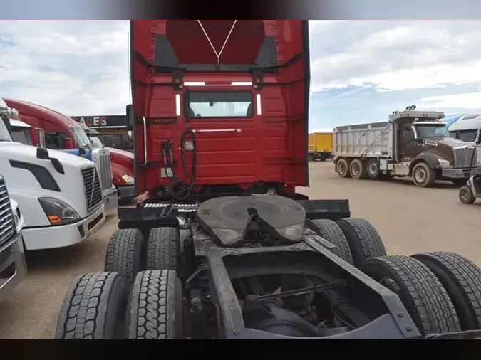 2021 VOLVO VNR64T300