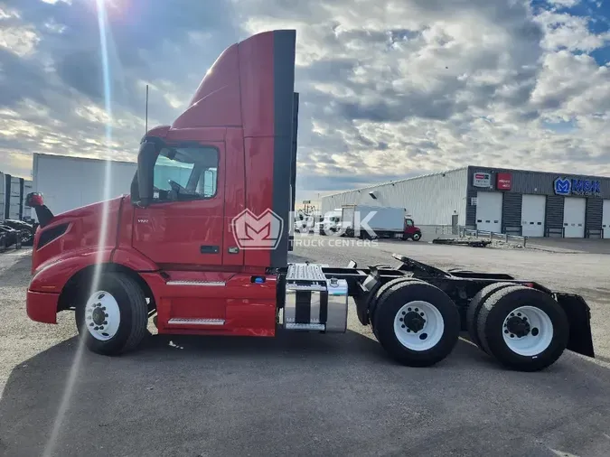 2020 VOLVO VNR64T300