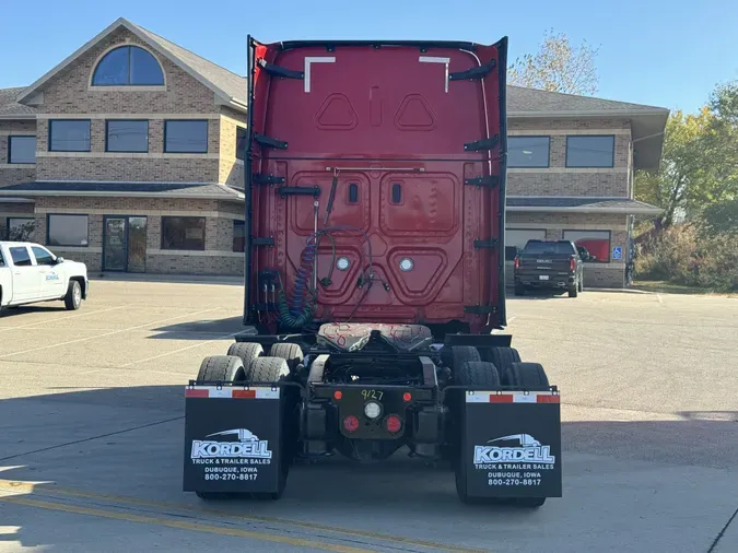 2020 FREIGHTLINER Cascadia 126