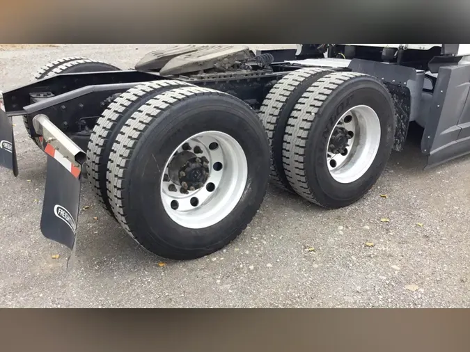 2021 Freightliner Cascadia 126