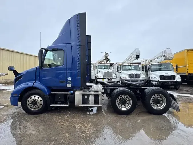 2021 VOLVO VNR64T300b893aa56fb05353dc1f5f98bfcda7b1b