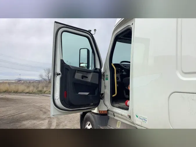 2022 Freightliner Cascadia 126