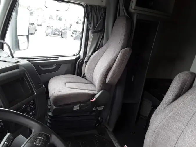 2020 VOLVO VNR64T-640b899465dbf67c0ea7b363509ae86a610