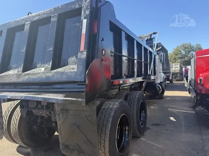 2003 MACK RD690S