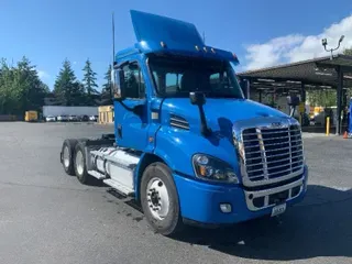 2017 FREIGHTLINER X11364ST