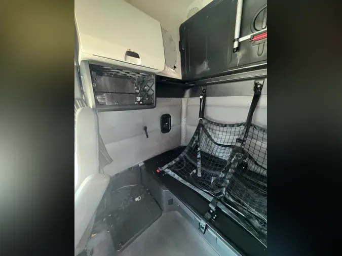 2022 FREIGHTLINER Cascadia 126