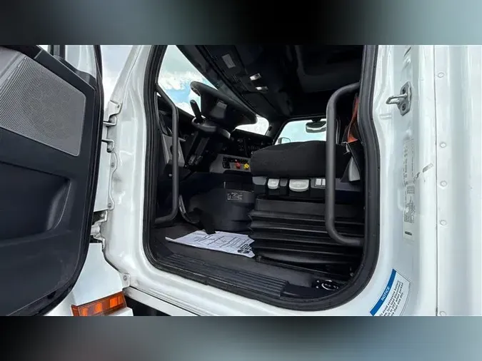 2019 FREIGHTLINER CA126