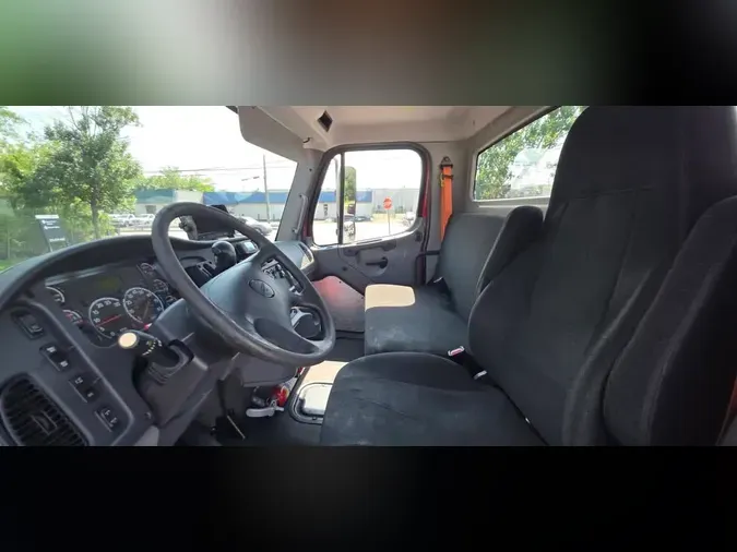 2020 FREIGHTLINER/MERCEDES M2 106