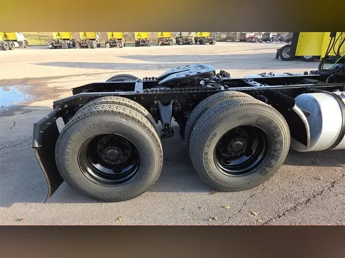 2018 INTERNATIONAL RH613