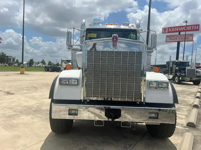 2025 Kenworth W900B