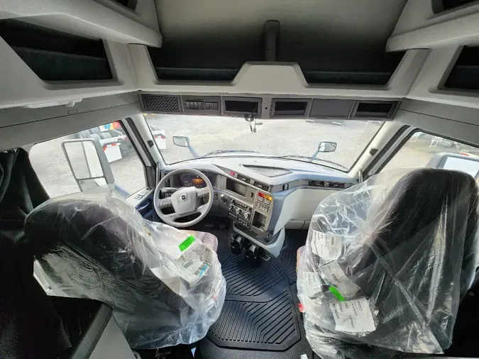 2026 VOLVO VNL64T860