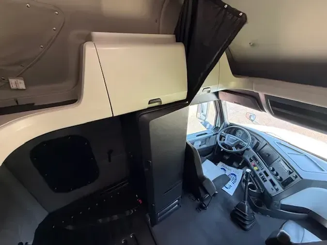2022 FREIGHTLINER CA126