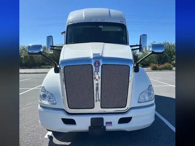 2022 Kenworth T680b8ad5ff3e11fb2255b1b11137b52af53