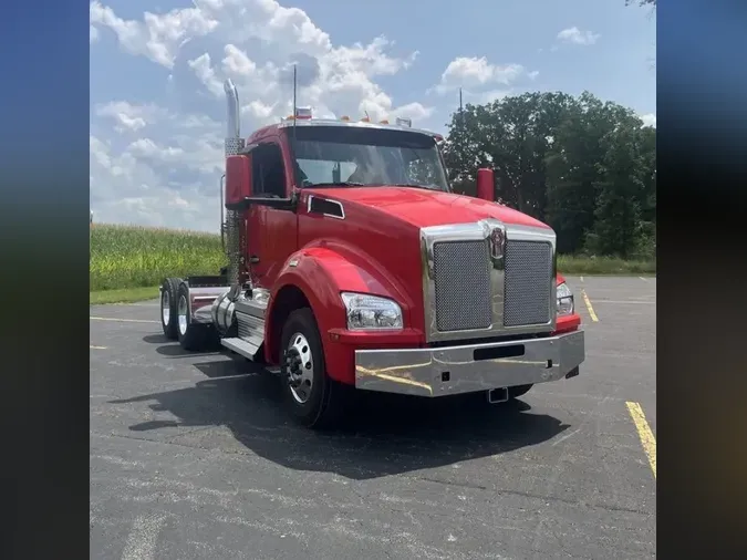 2025 Kenworth T880