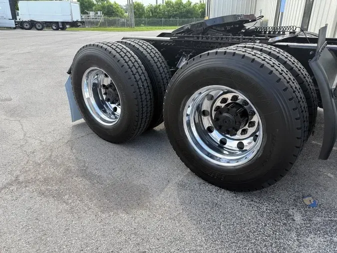 2020 VOLVO VNL64T760