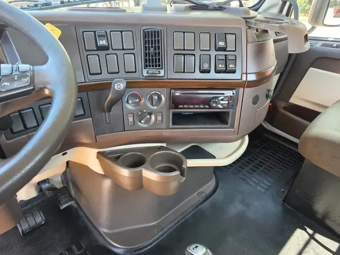 2016 VOLVO VNL64TRACTOR