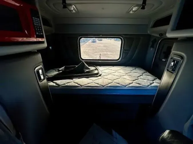 2021 Peterbilt 389