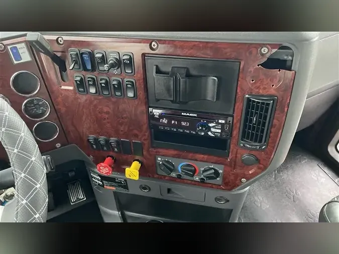 2016 MACK CXU613