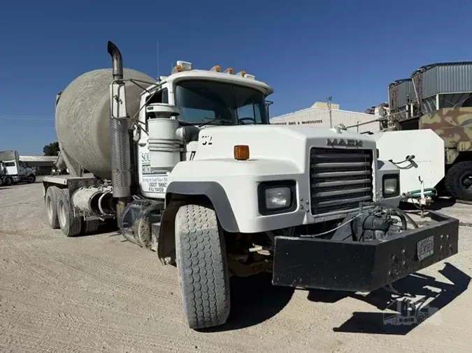 2001 MACK RD688b8b6f65efe3f451d514a65fd44af2033