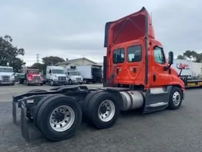 2017 FREIGHTLINER/MERCEDES CASCADIA 125