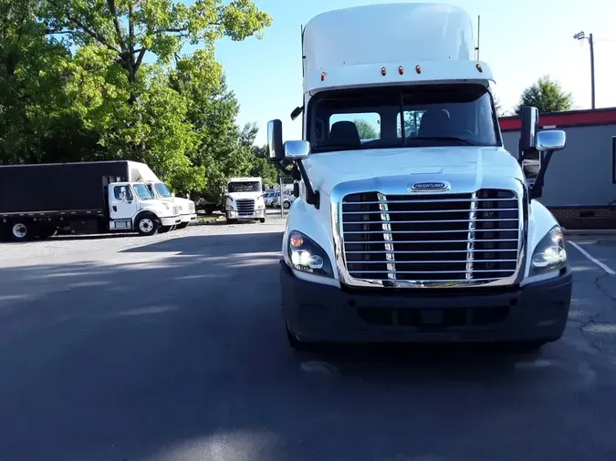 2019 FREIGHTLINER/MERCEDES CASCADIA 125b8bb0aae6b3a5fdefed4a471b70fe03f