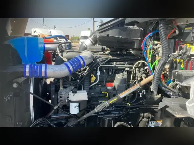 2022 KENWORTH T880