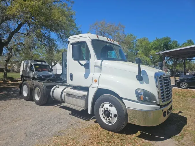 2020 FREIGHTLINER/MERCEDES CASCADIA 125