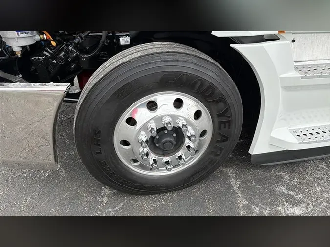 2023 FREIGHTLINER CA126