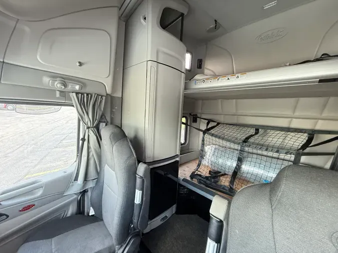 2022 Peterbilt 579