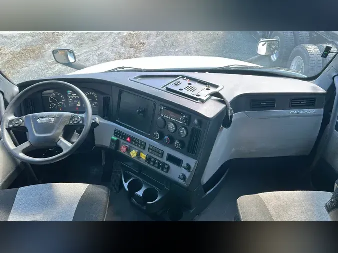 2022 Freightliner Cascadia 126