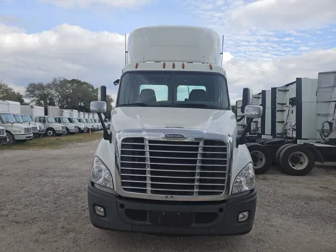 2016 FREIGHTLINER/MERCEDES CASCADIA 113