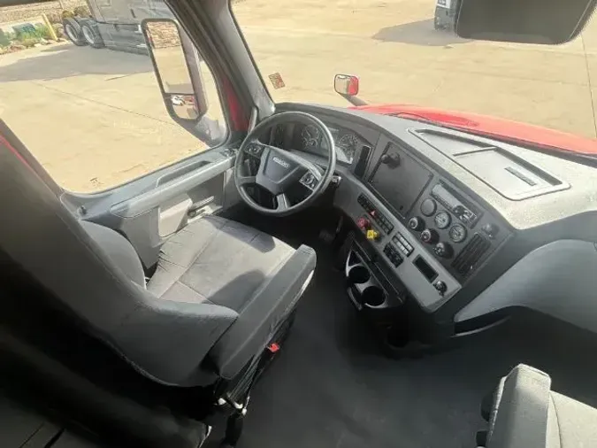 2021 Freightliner Cascadia 126b8ce622860af1a4bf1f130f530ff5d56