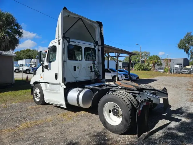 2016 FREIGHTLINER/MERCEDES CASCADIA 125