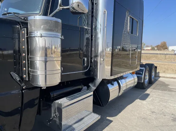 2022 Peterbilt 389