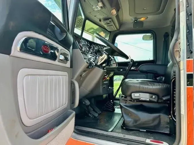 2021 Peterbilt 389