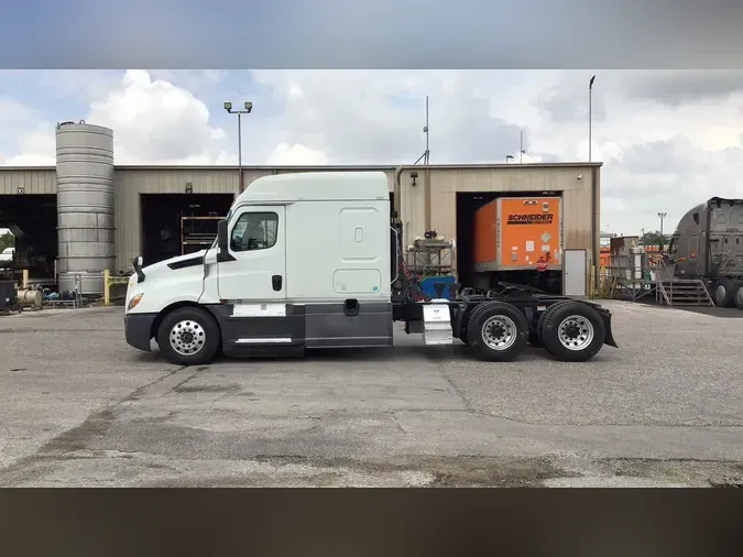 2019 Freightliner Cascadia 126