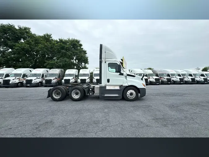 2020 Freightliner Cascadia 126