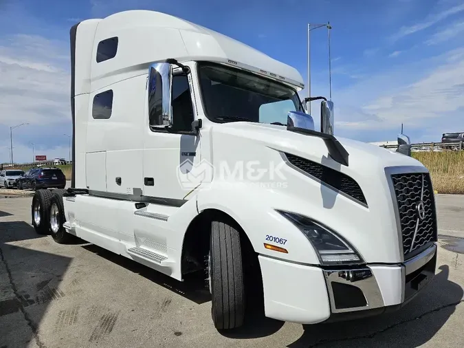 2020 VOLVO VNL64T760